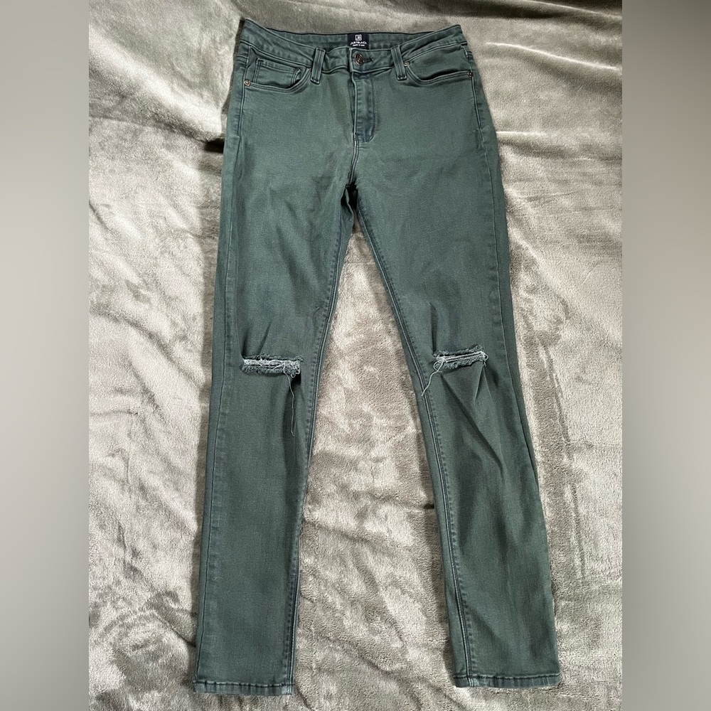 Women’s skinny jeans forest green size 30 like new never worn